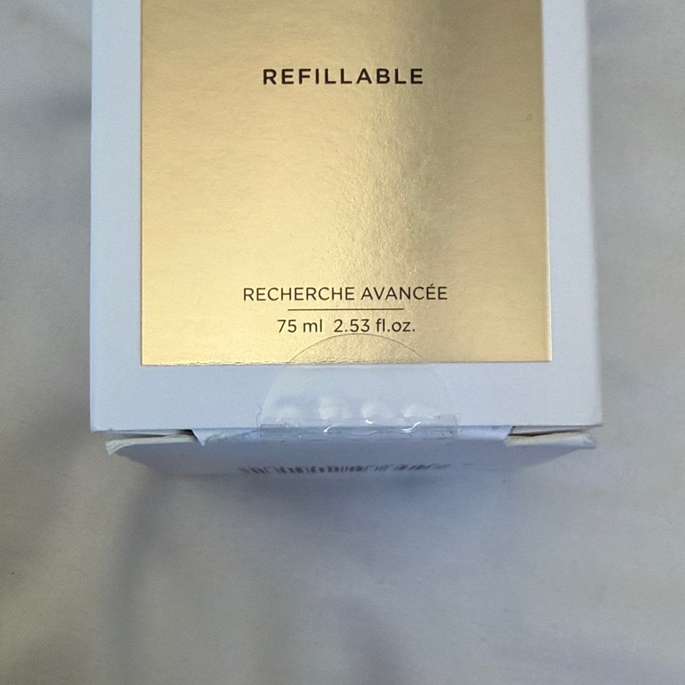 Kerastase Elixir Ultime Hair Oil – Gold 
Brand new in sealed box PRICE FIRM - Picture 3 of 10